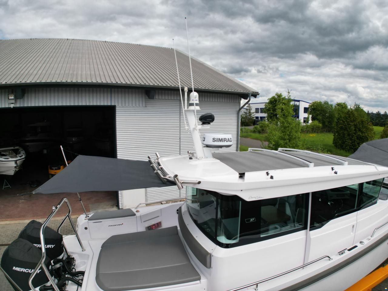 Axopar 37 Cross Cabin