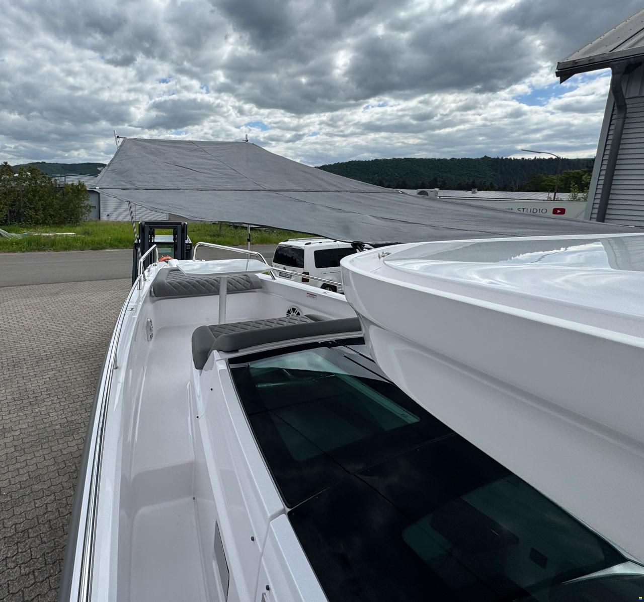 Axopar 37 Cross Cabin