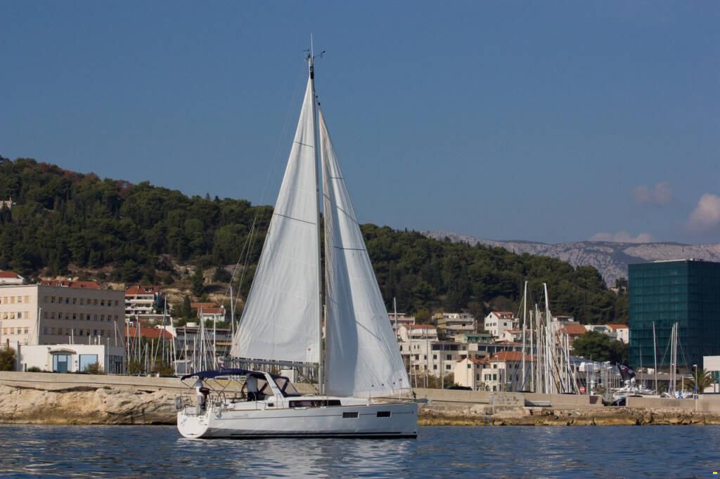 Beneteau Oceanis 35