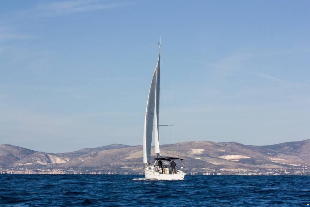 Beneteau Oceanis 38