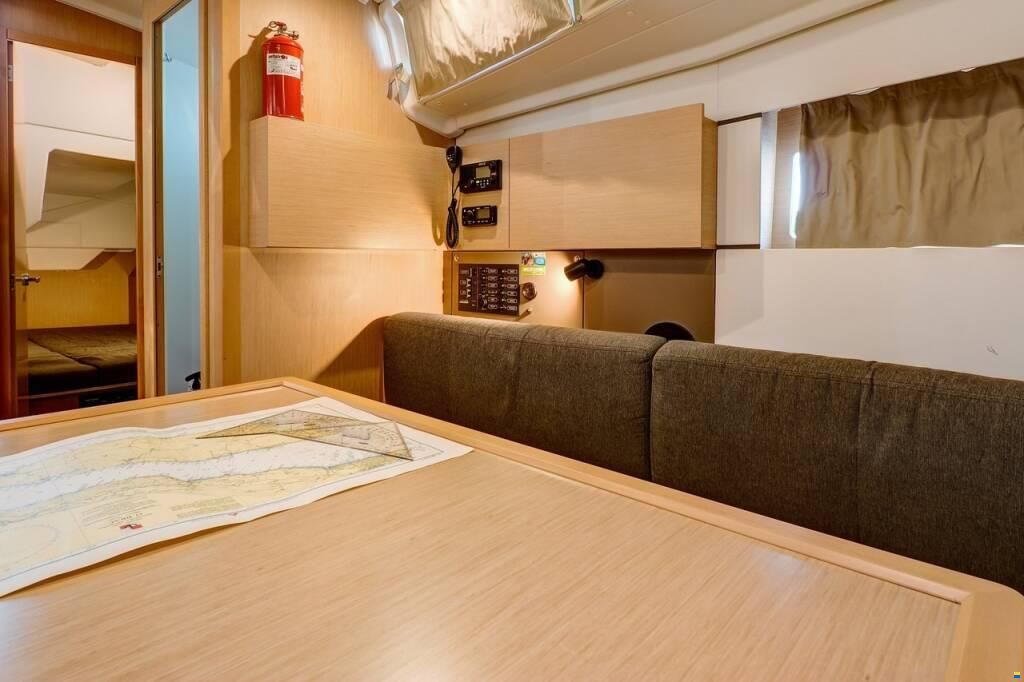 Beneteau Oceanis 38