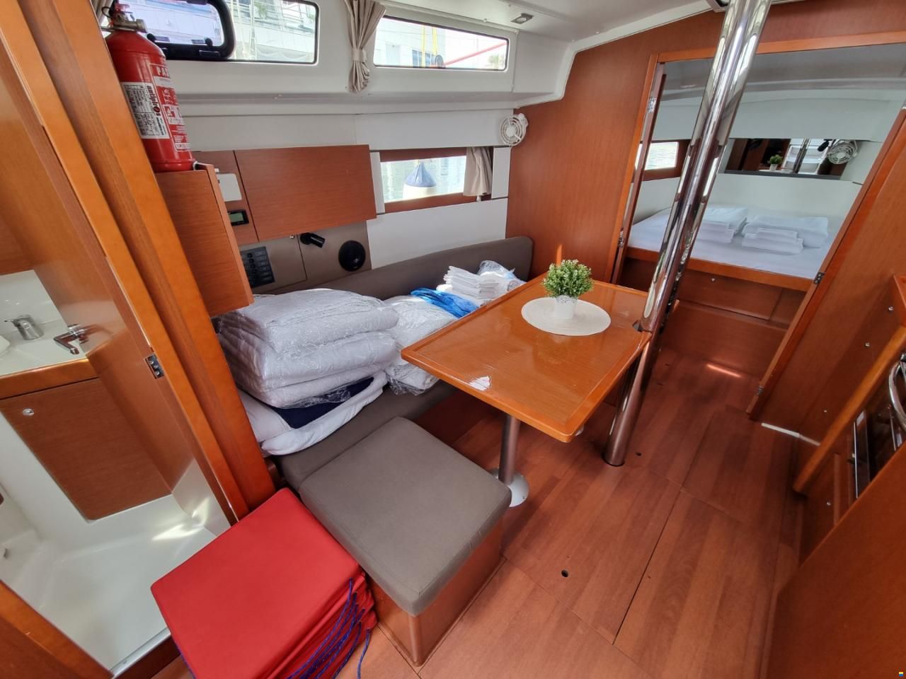 Beneteau Oceanis 38.1