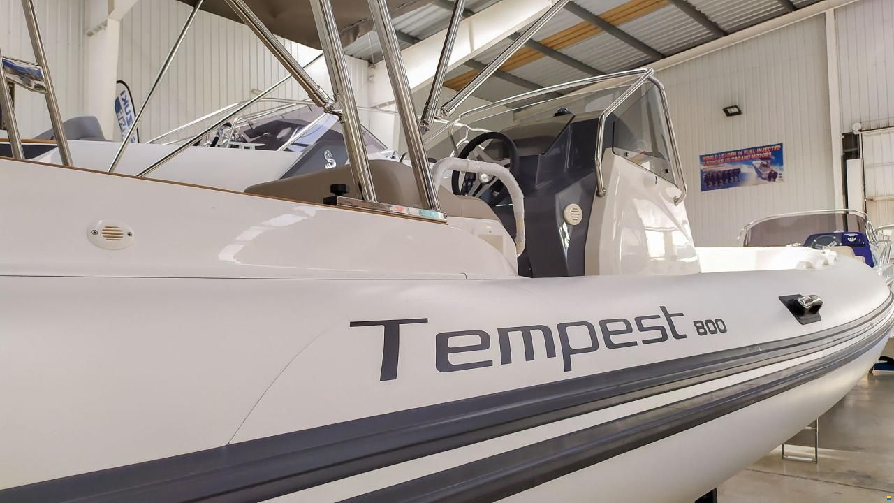 Capelli Tempest 800