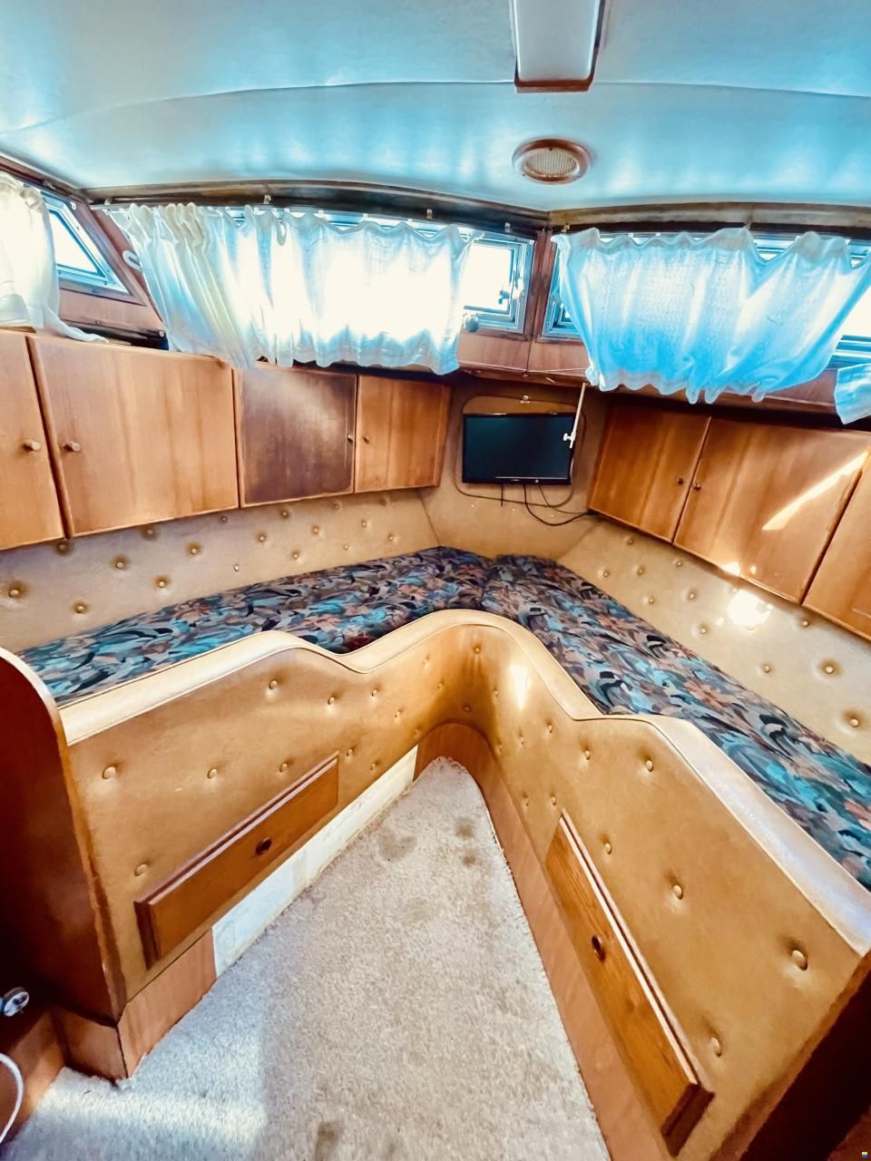 Broom Ocean 37