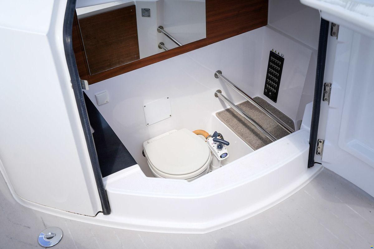 Axopar 28 Cabin