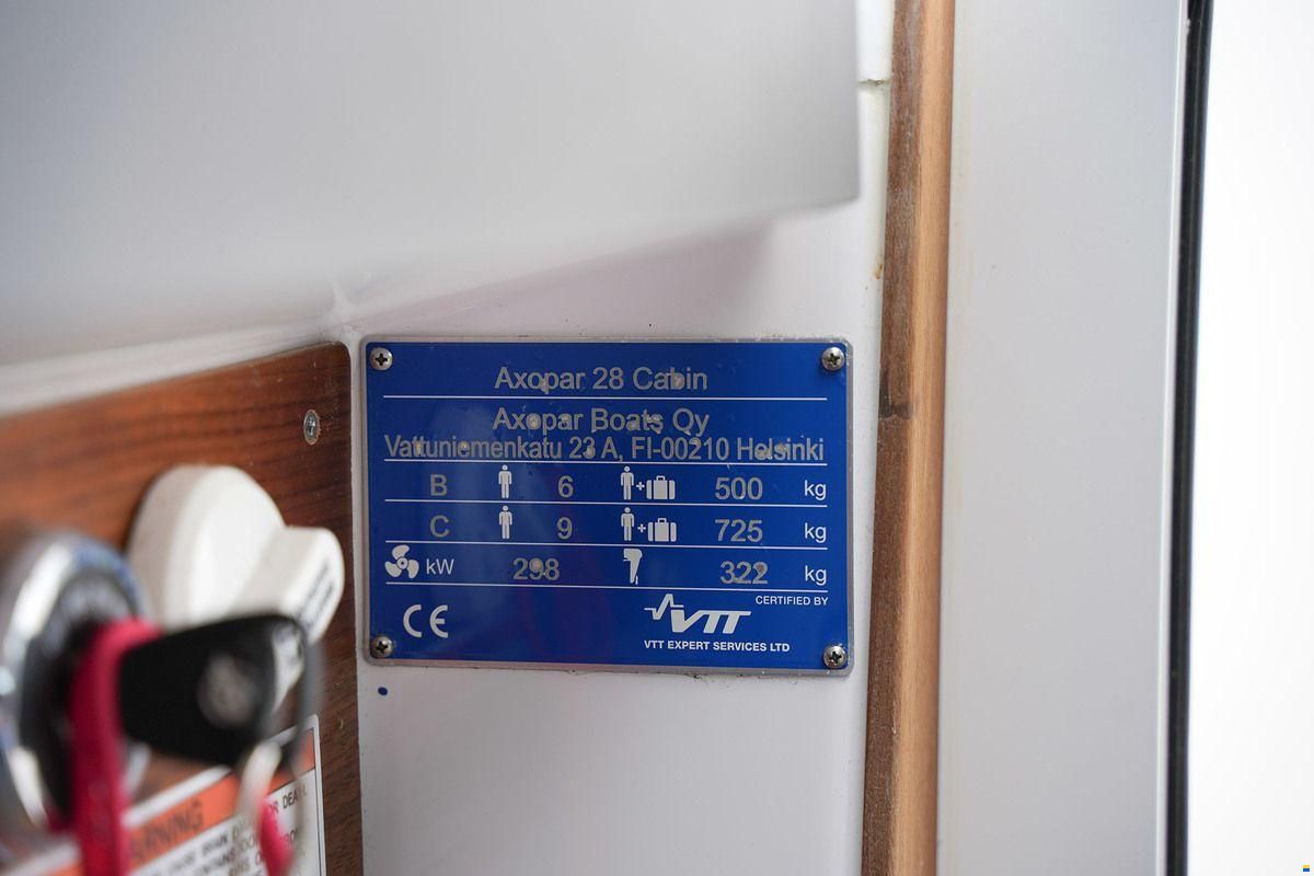 Axopar 28 Cabin