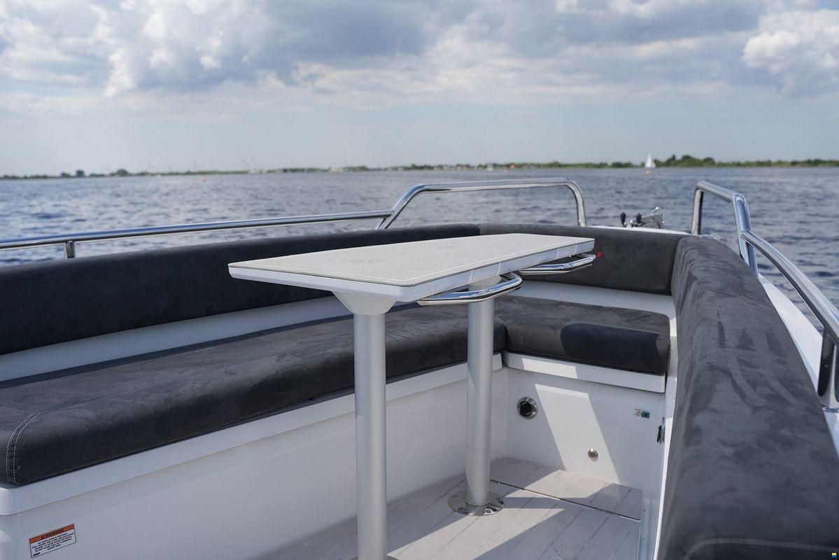 Axopar 28 Cabin