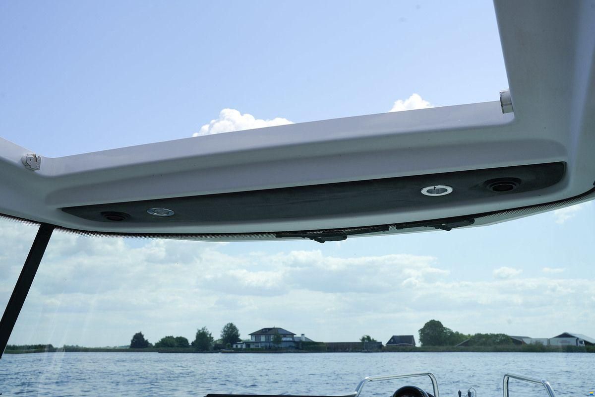 Axopar 28 Cabin