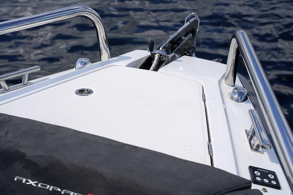 Axopar 28 Cabin