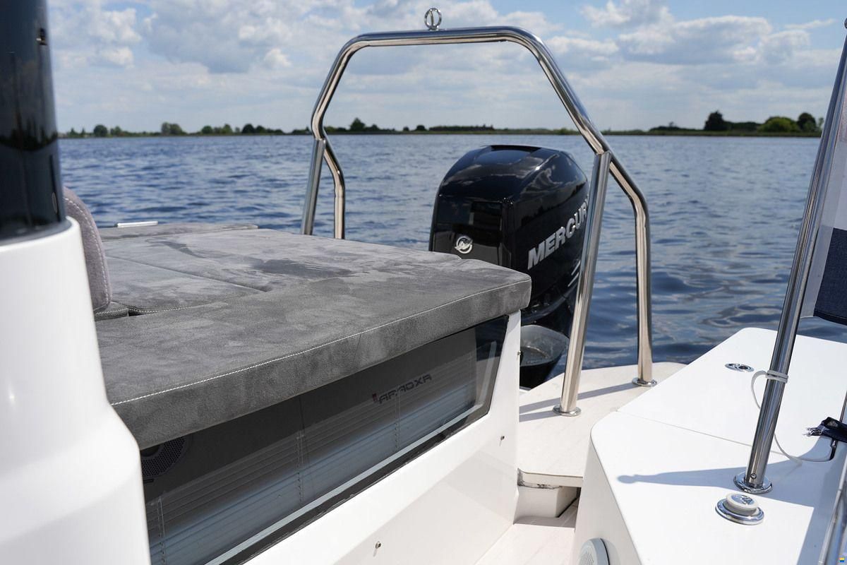Axopar 28 Cabin