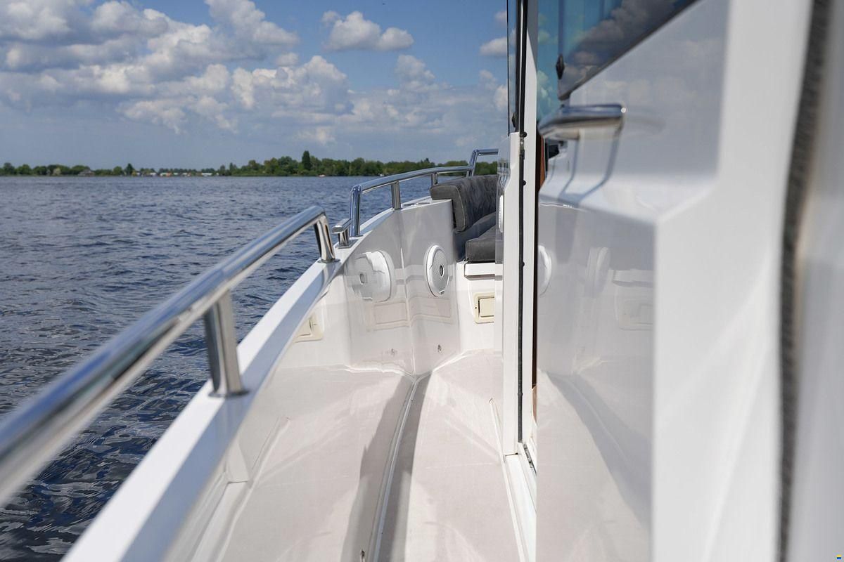 Axopar 28 Cabin