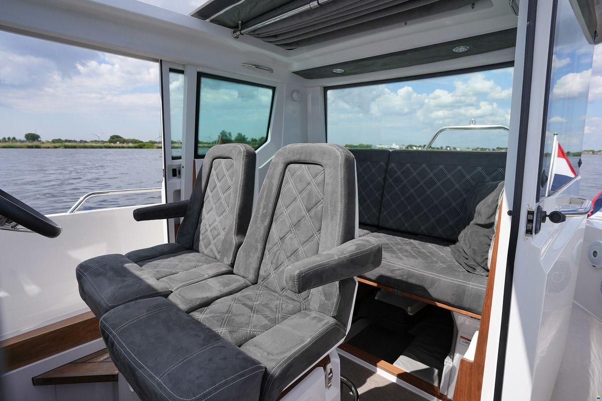 Axopar 28 Cabin