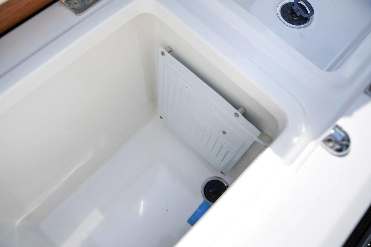 Axopar 28 Cabin