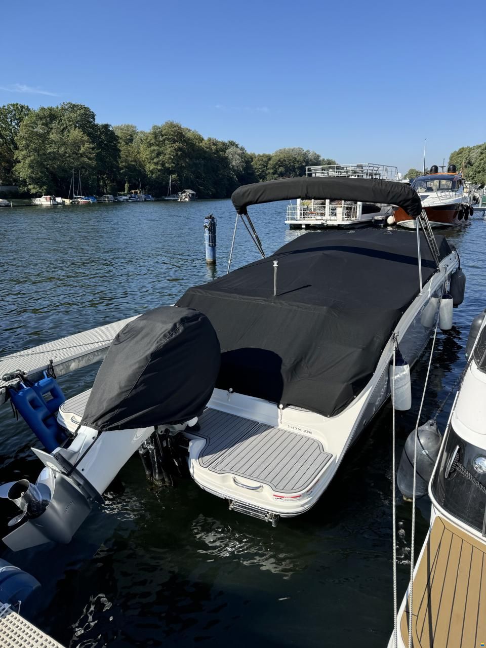 Sea Ray SDX 270 Outboard