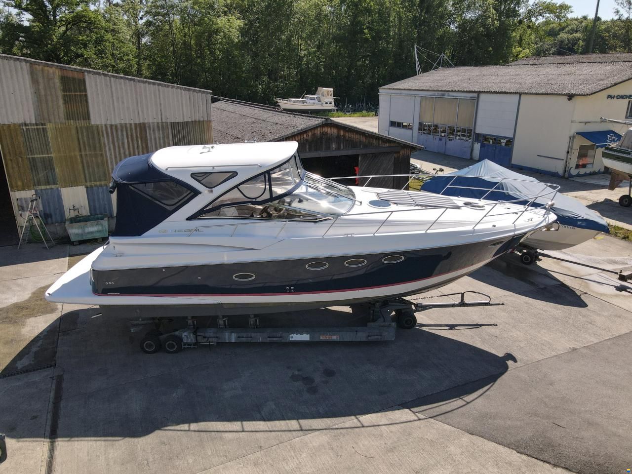 Regal 4060 Commodore