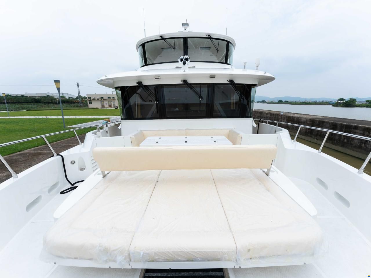 Selene 64' Explorer