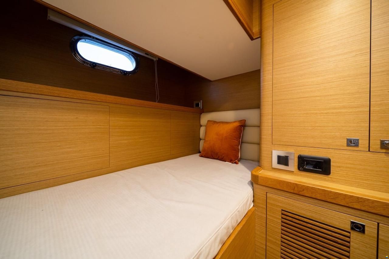 Selene 64' Explorer