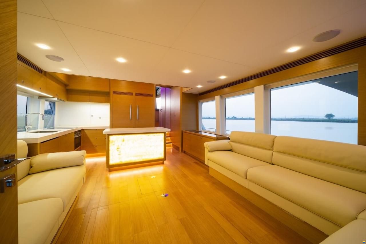 Selene 64' Explorer