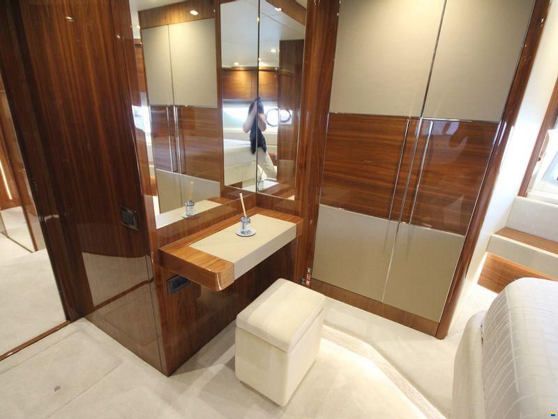 Sunseeker 76 Yacht
