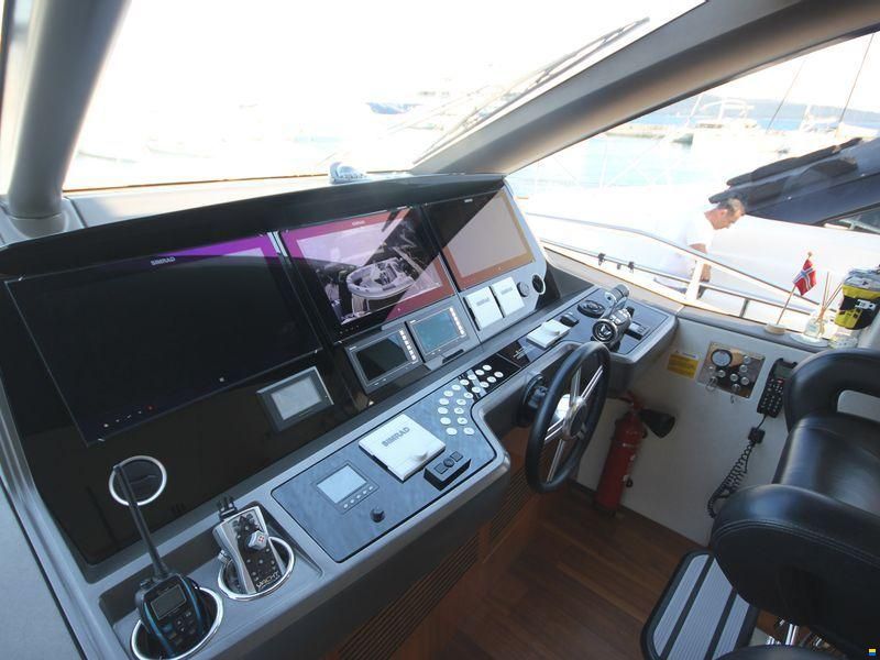 Sunseeker 76 Yacht