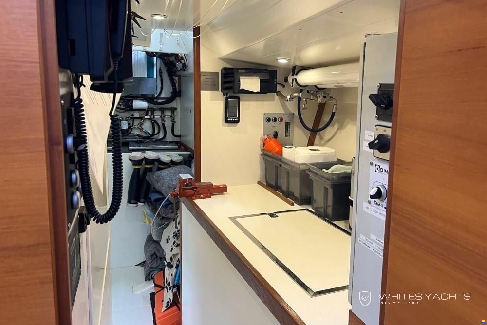 B60 Pilot House