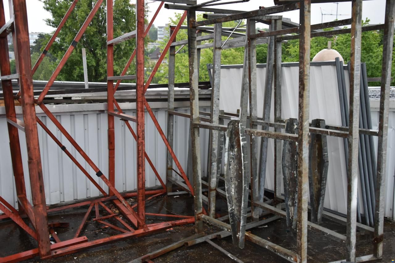 Hydraulikhubwagen mit Segelbootböcken