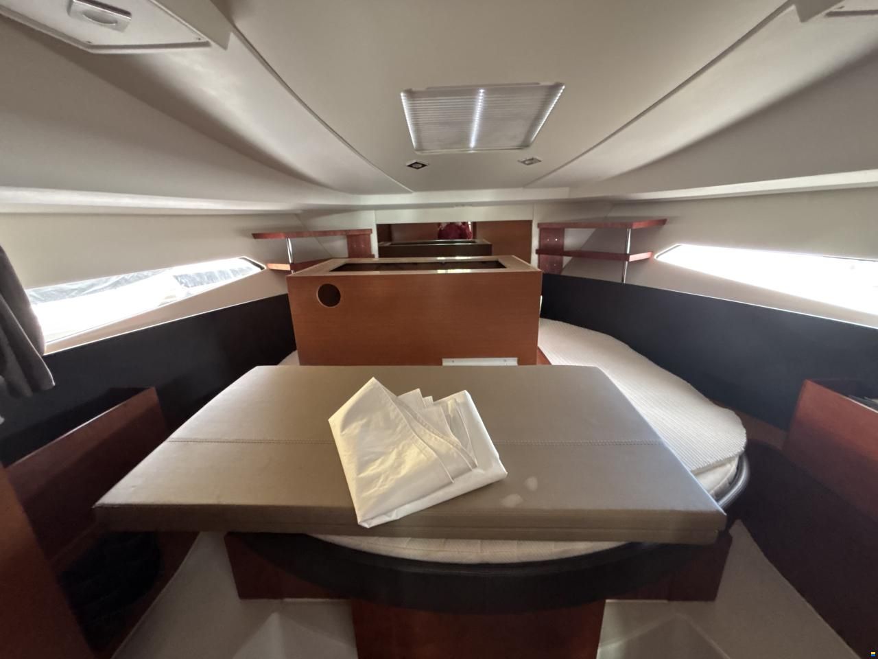 Jeanneau NC 9