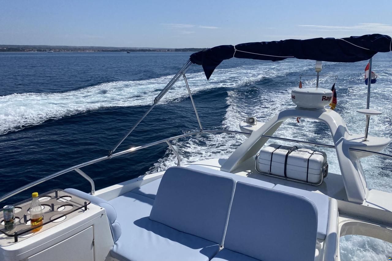 Sealine F42/5