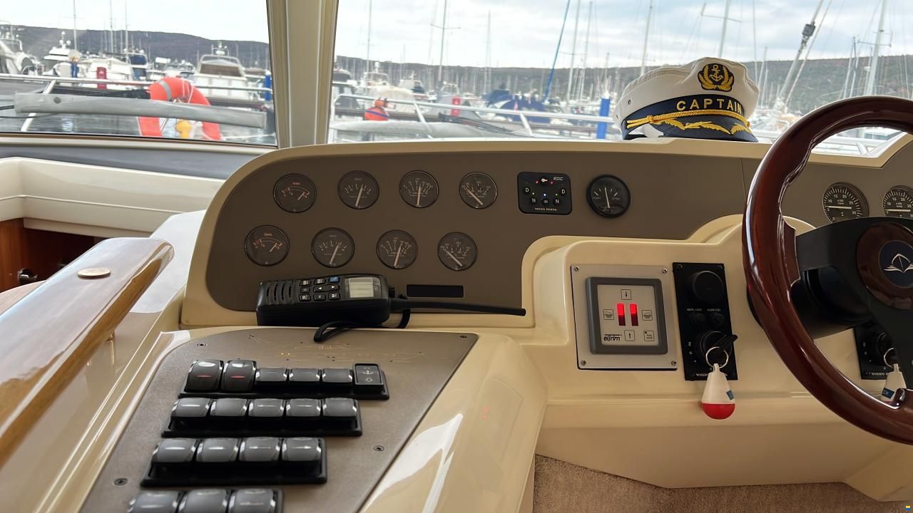 Sealine F42/5