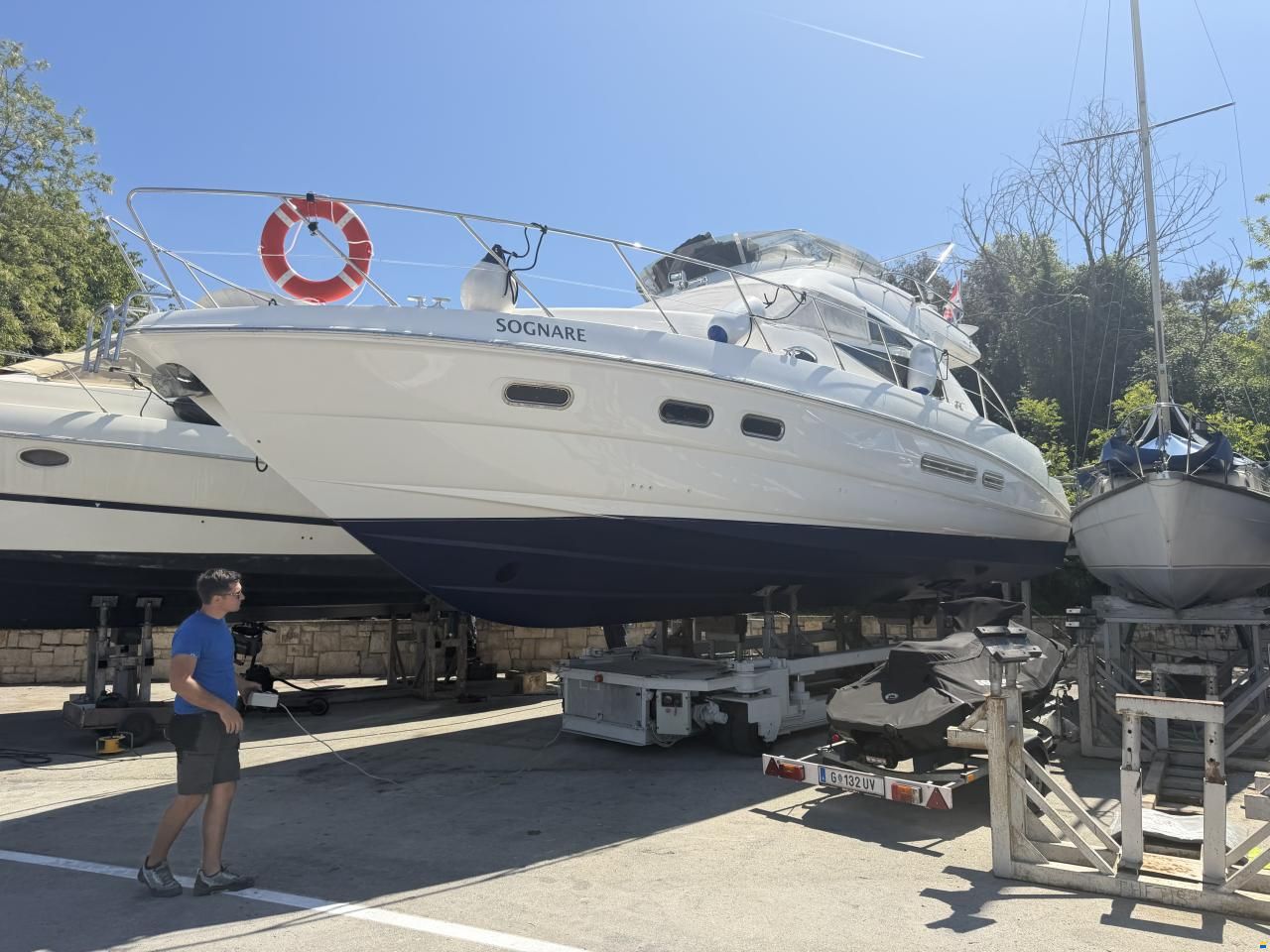 Sealine F42/5