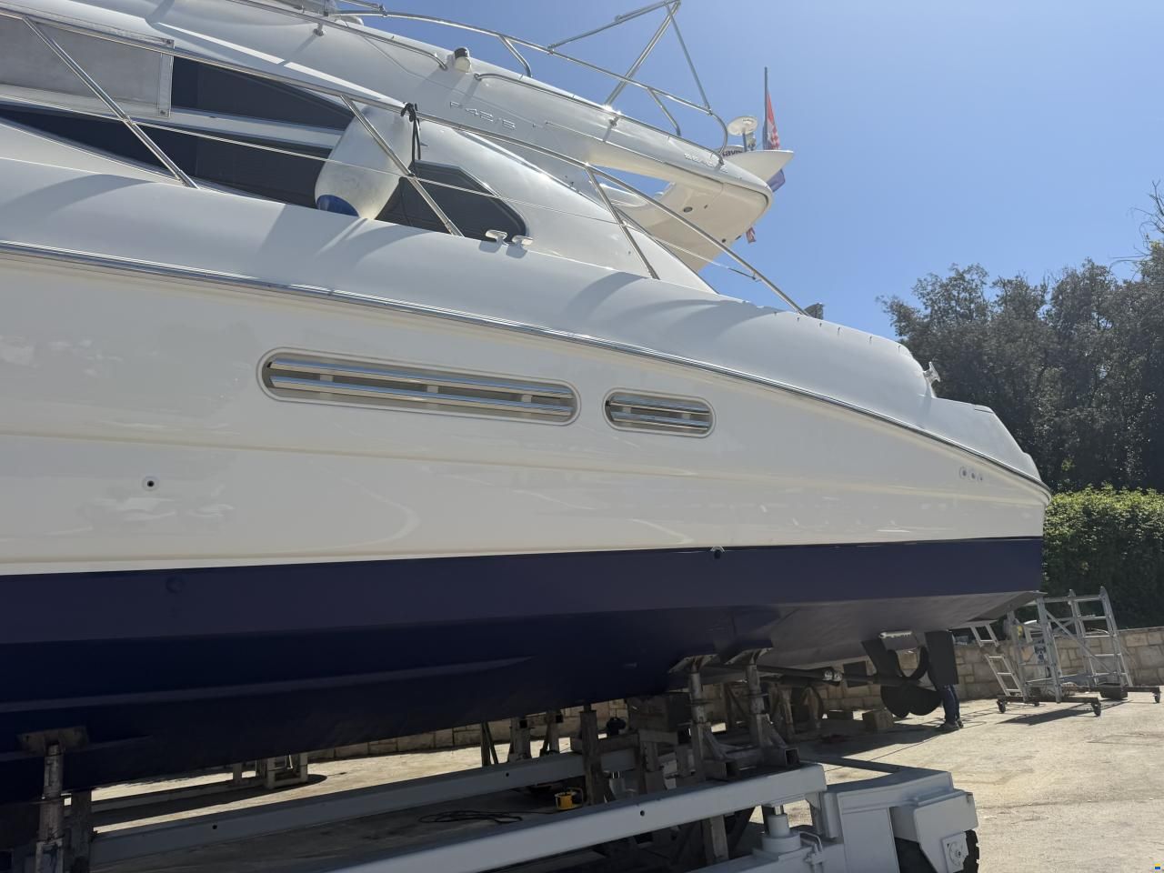 Sealine F42/5