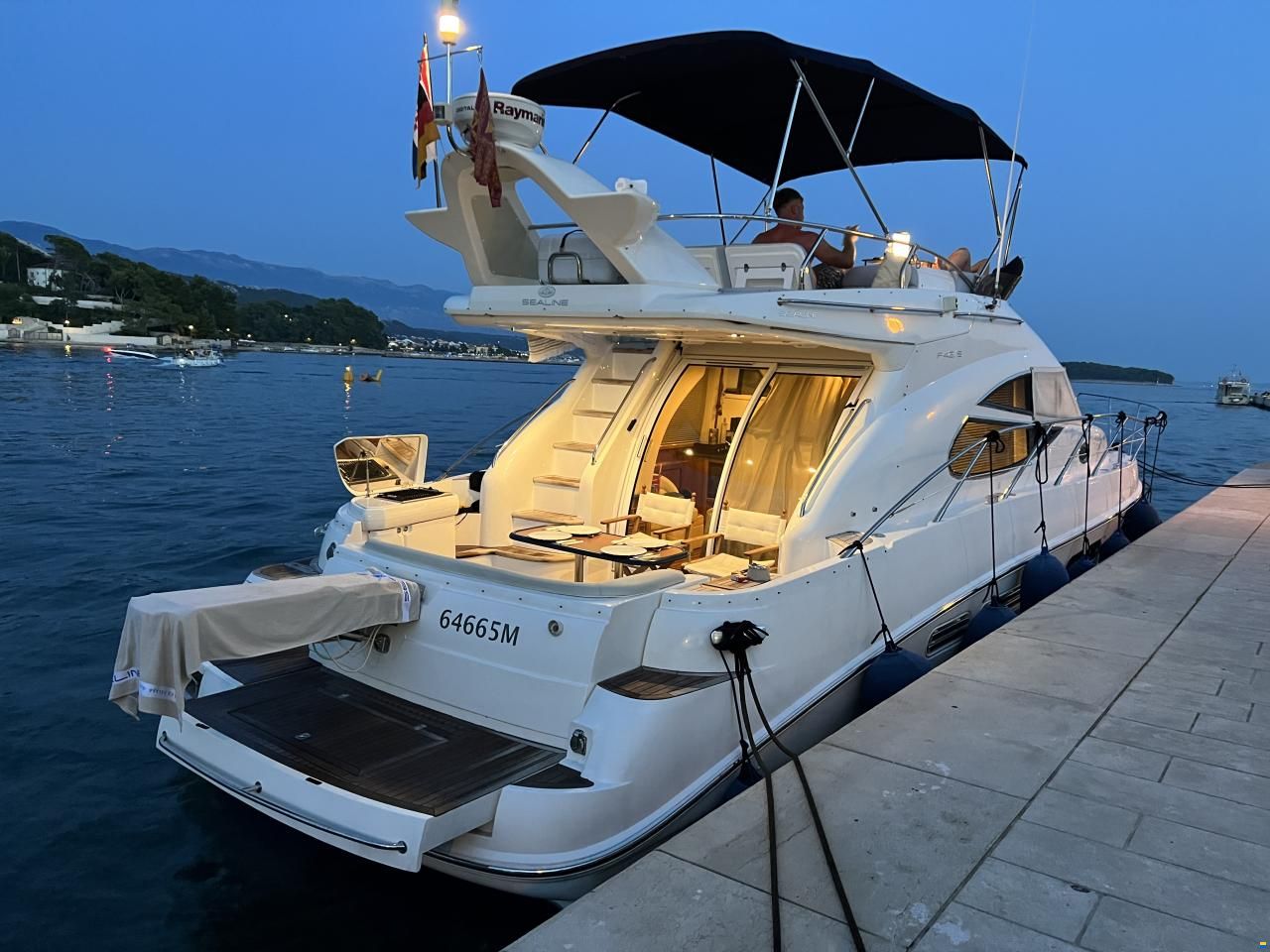 Sealine F42/5