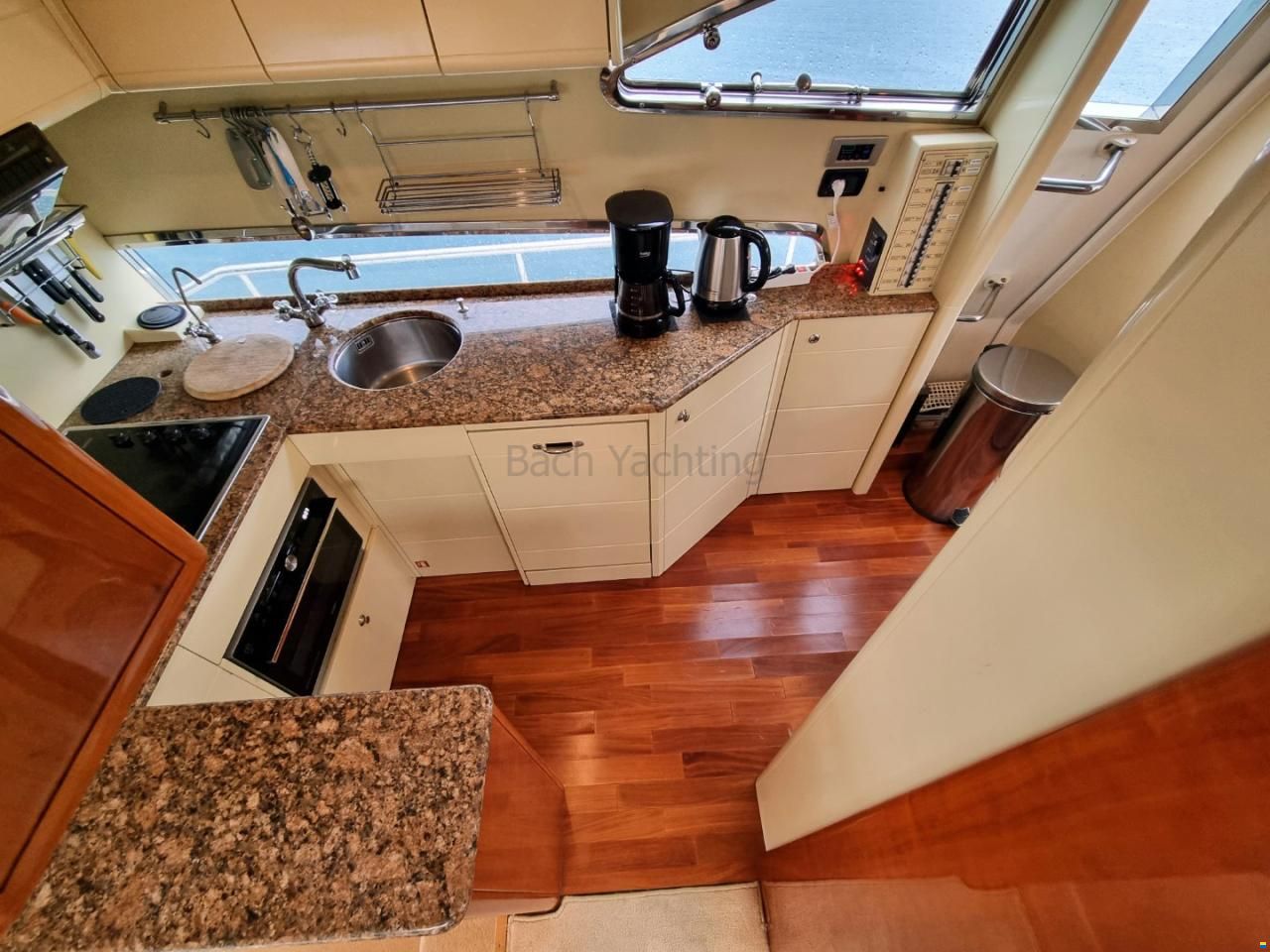 Ferretti 68