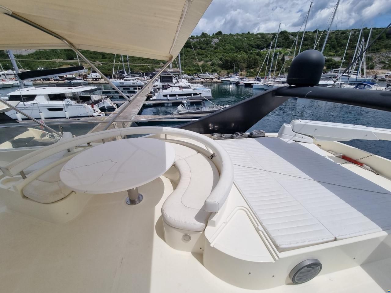 Ferretti 68
