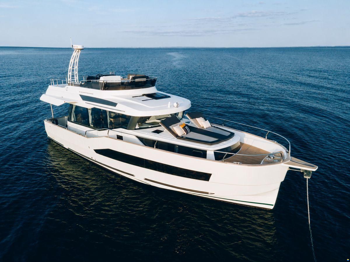 Delphia 12 Flylounge
