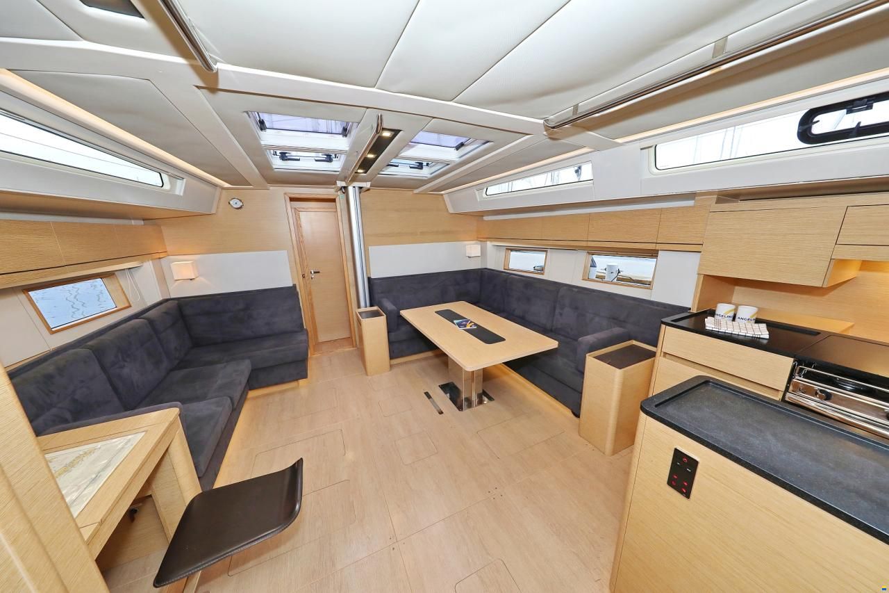 Hanse 548