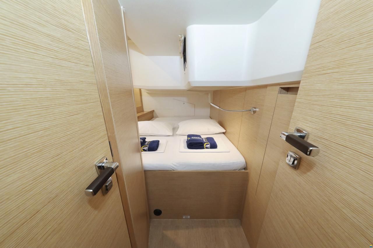 Hanse 548