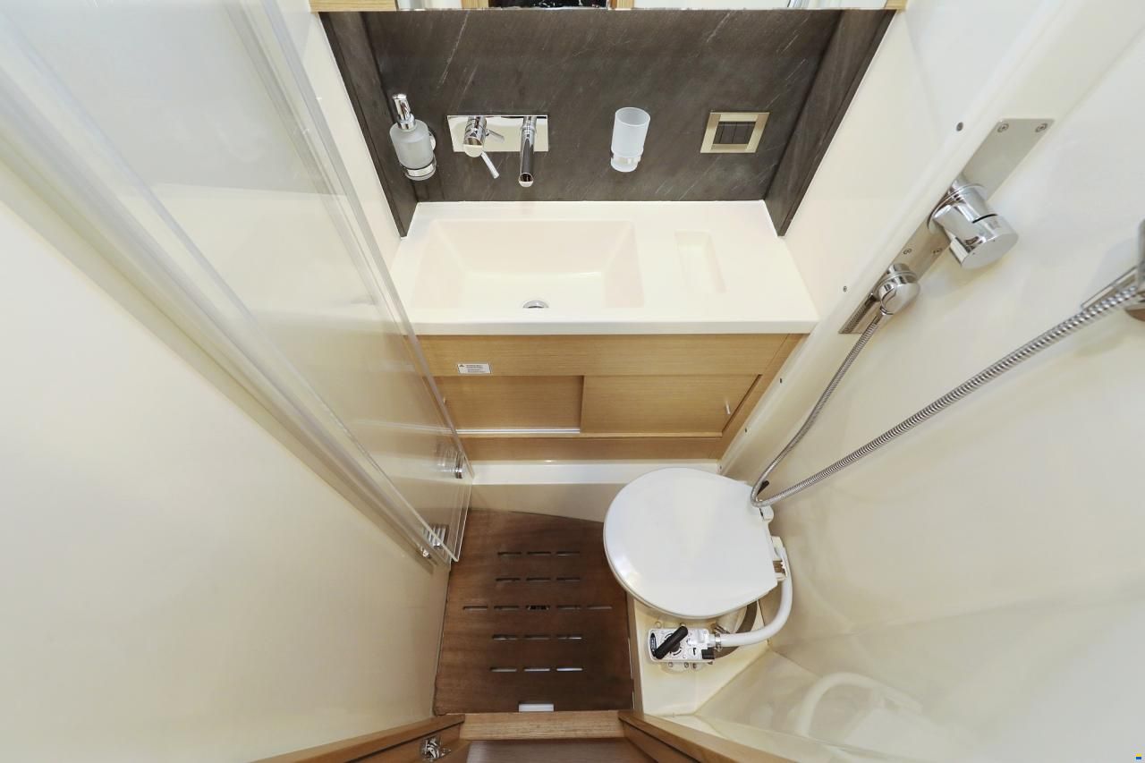 Hanse 548