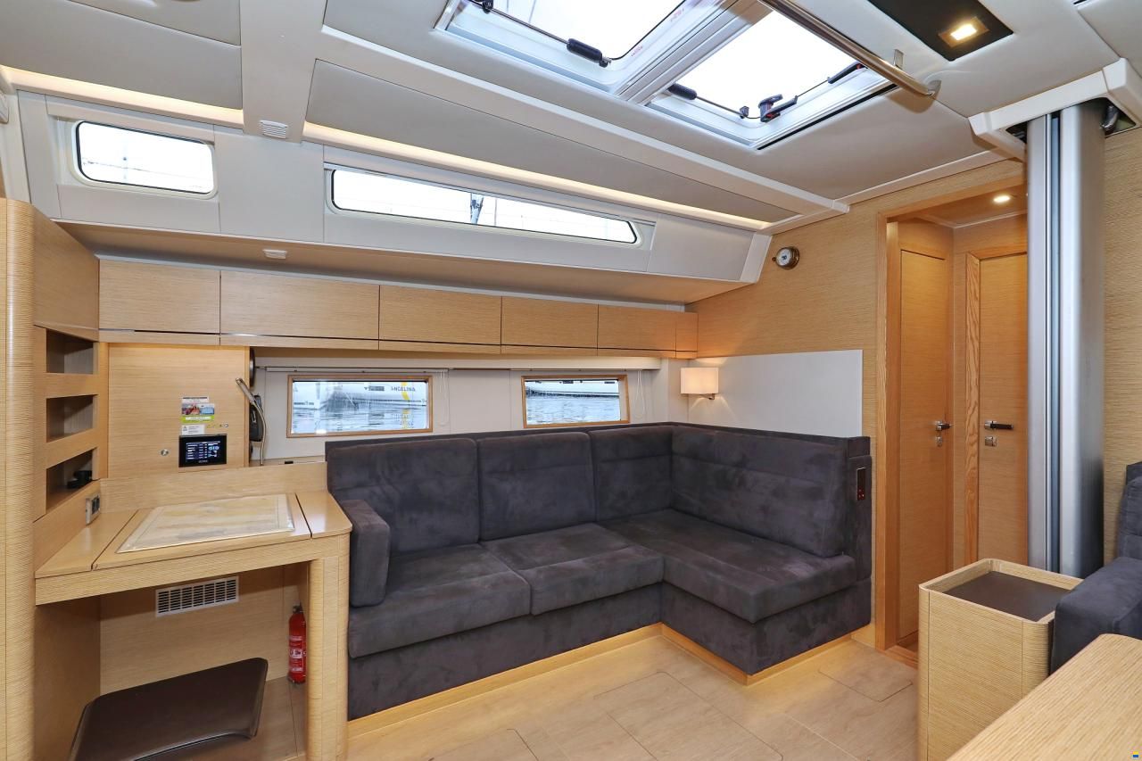 Hanse 548