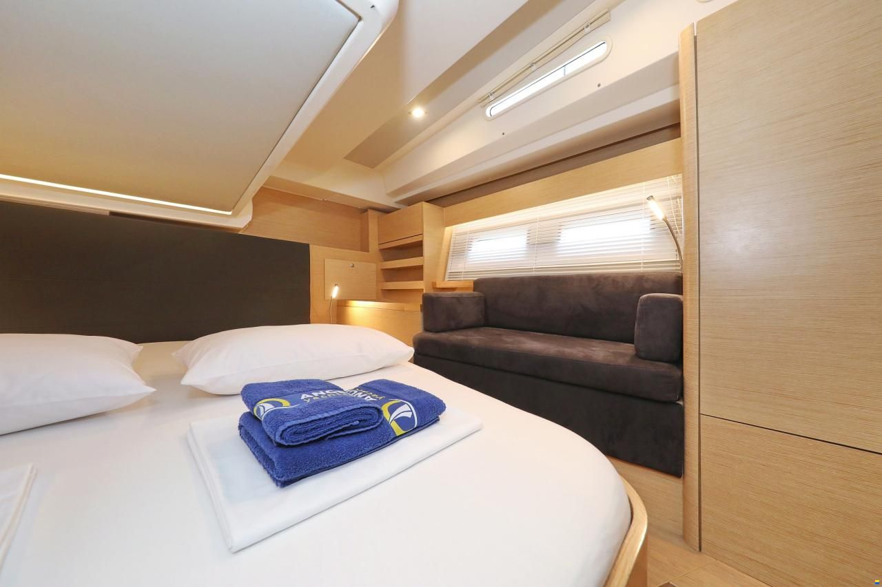 Hanse 548