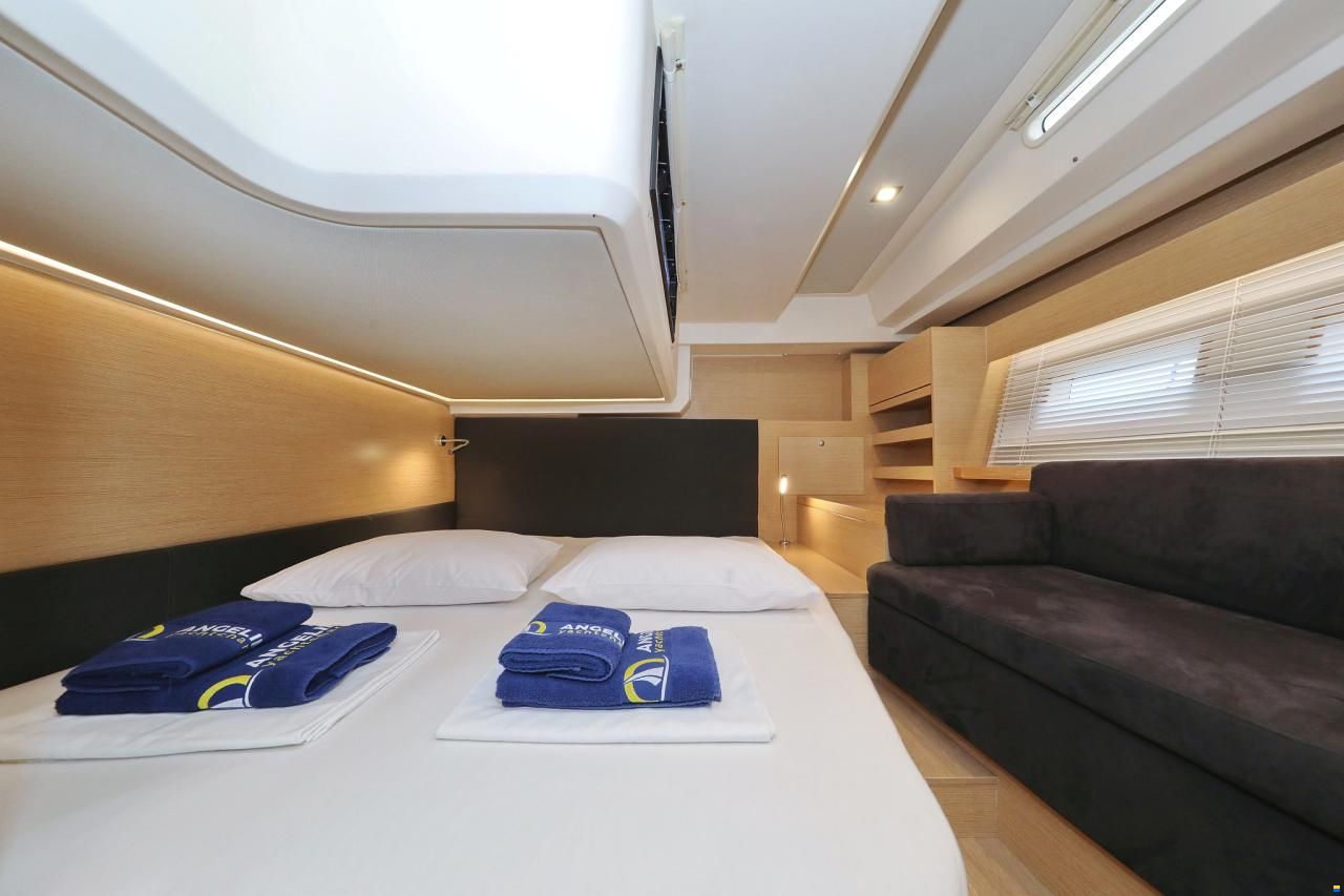 Hanse 548