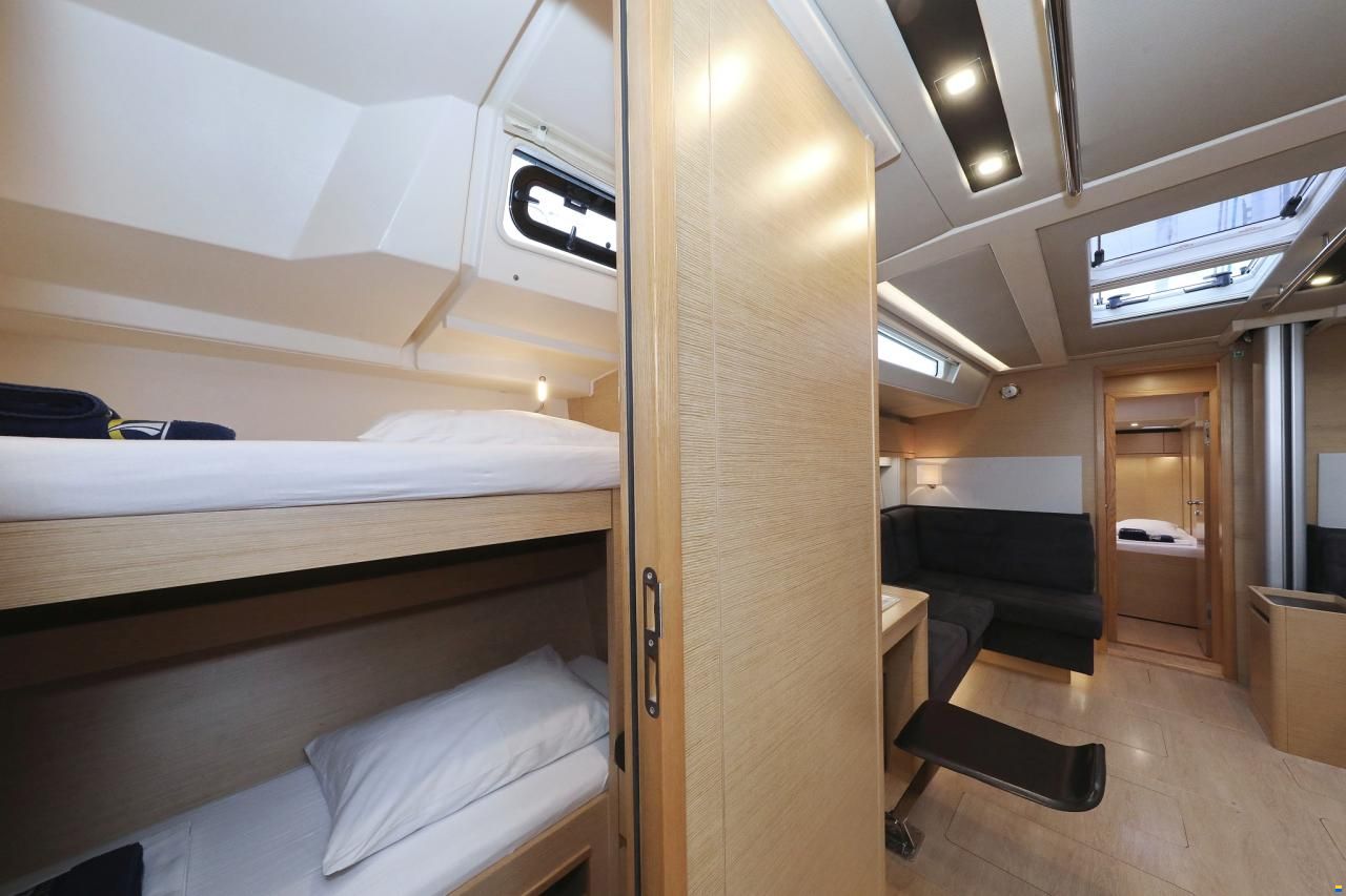 Hanse 548