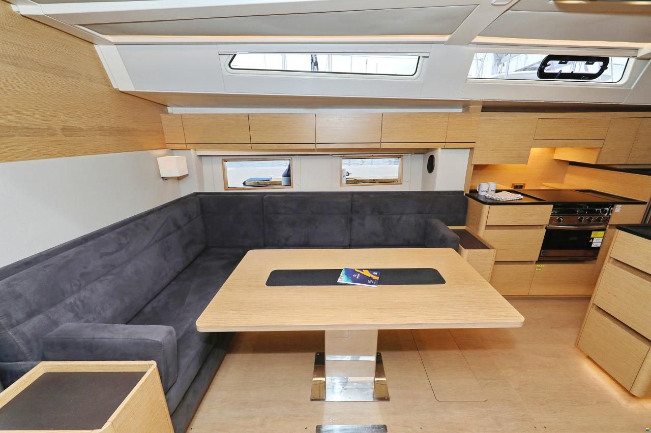 Hanse 548