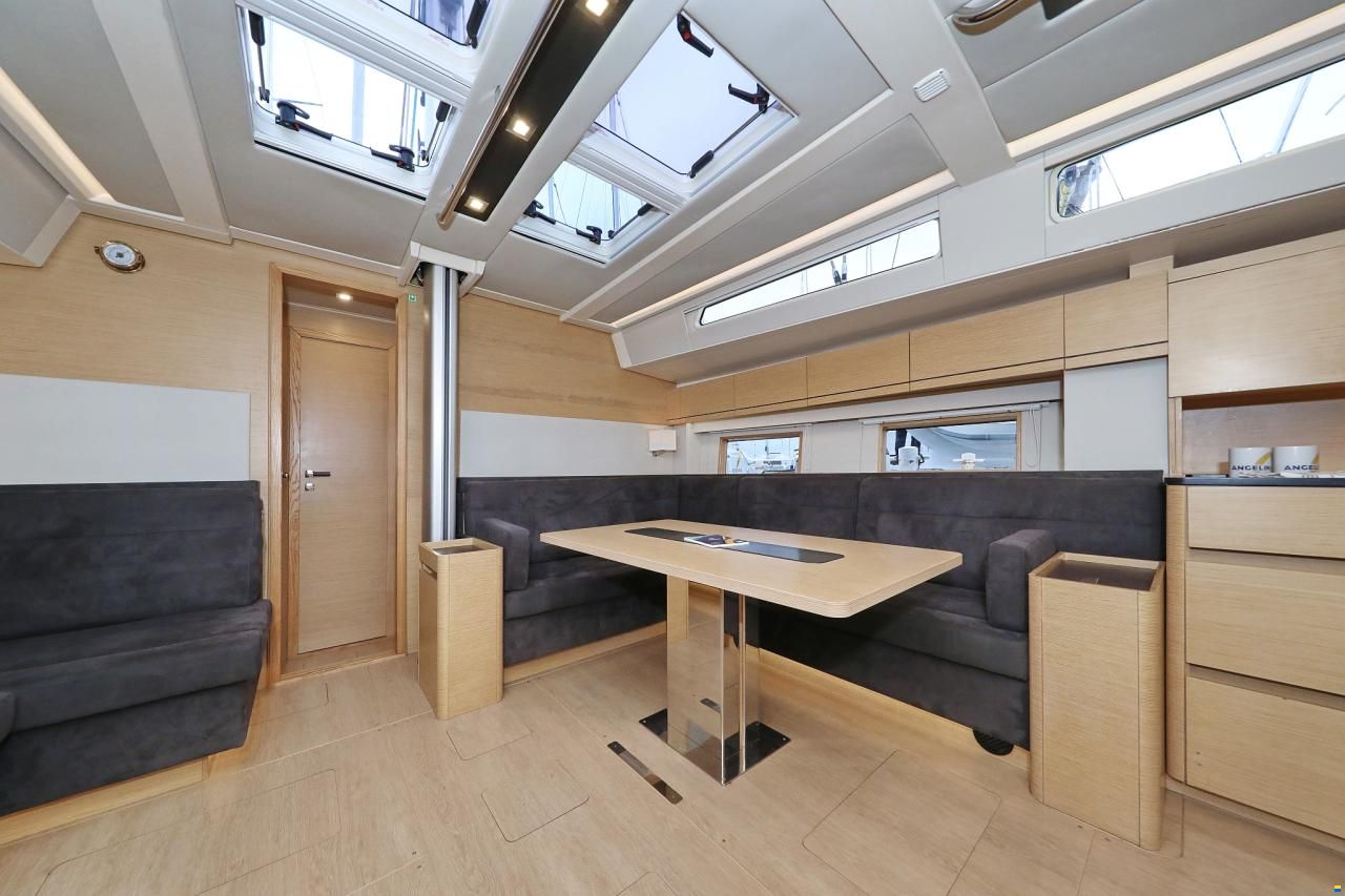 Hanse 548