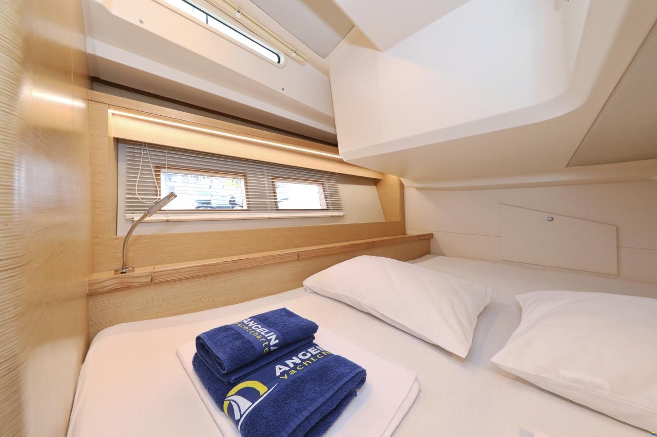 Hanse 548