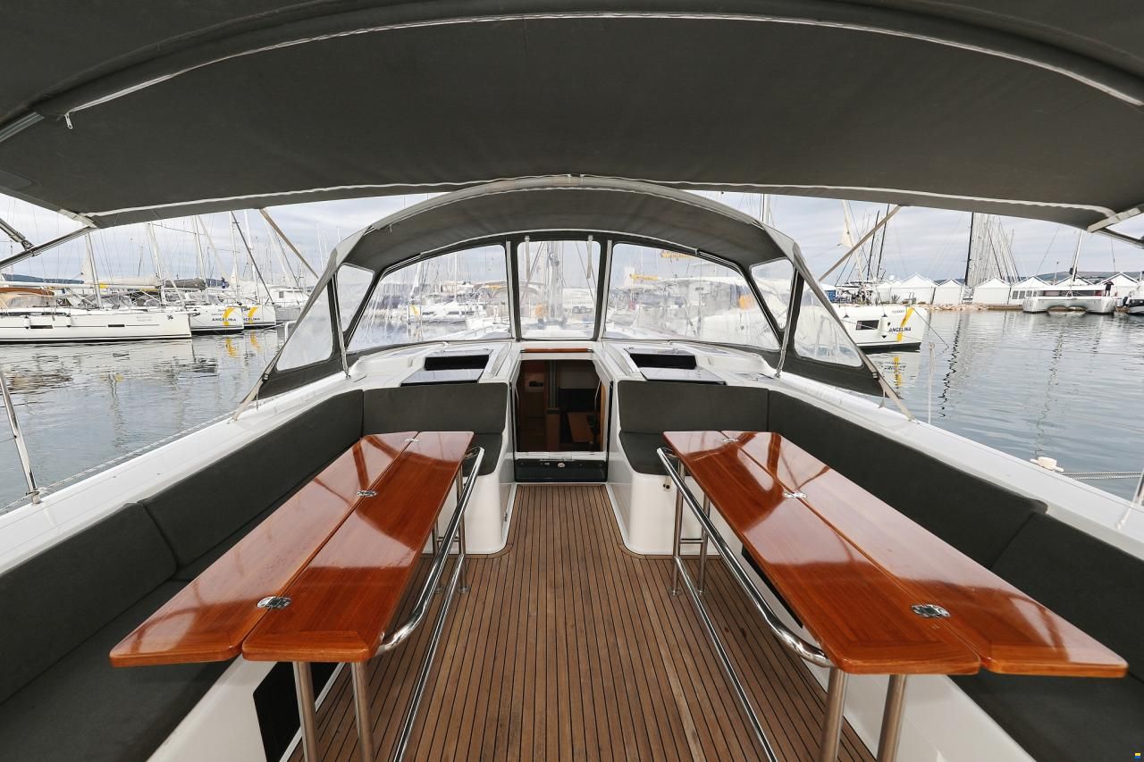 Hanse 548