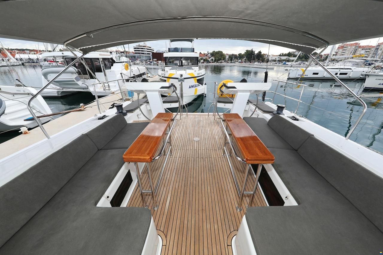 Hanse 548