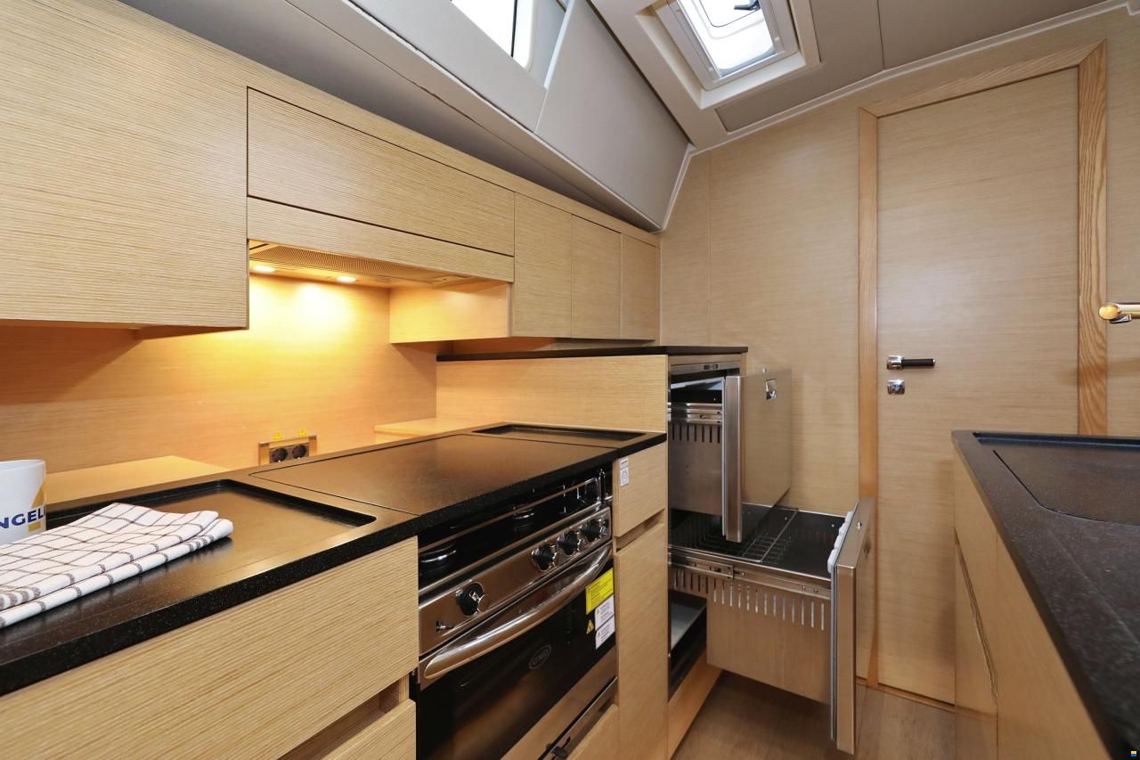 Hanse 548