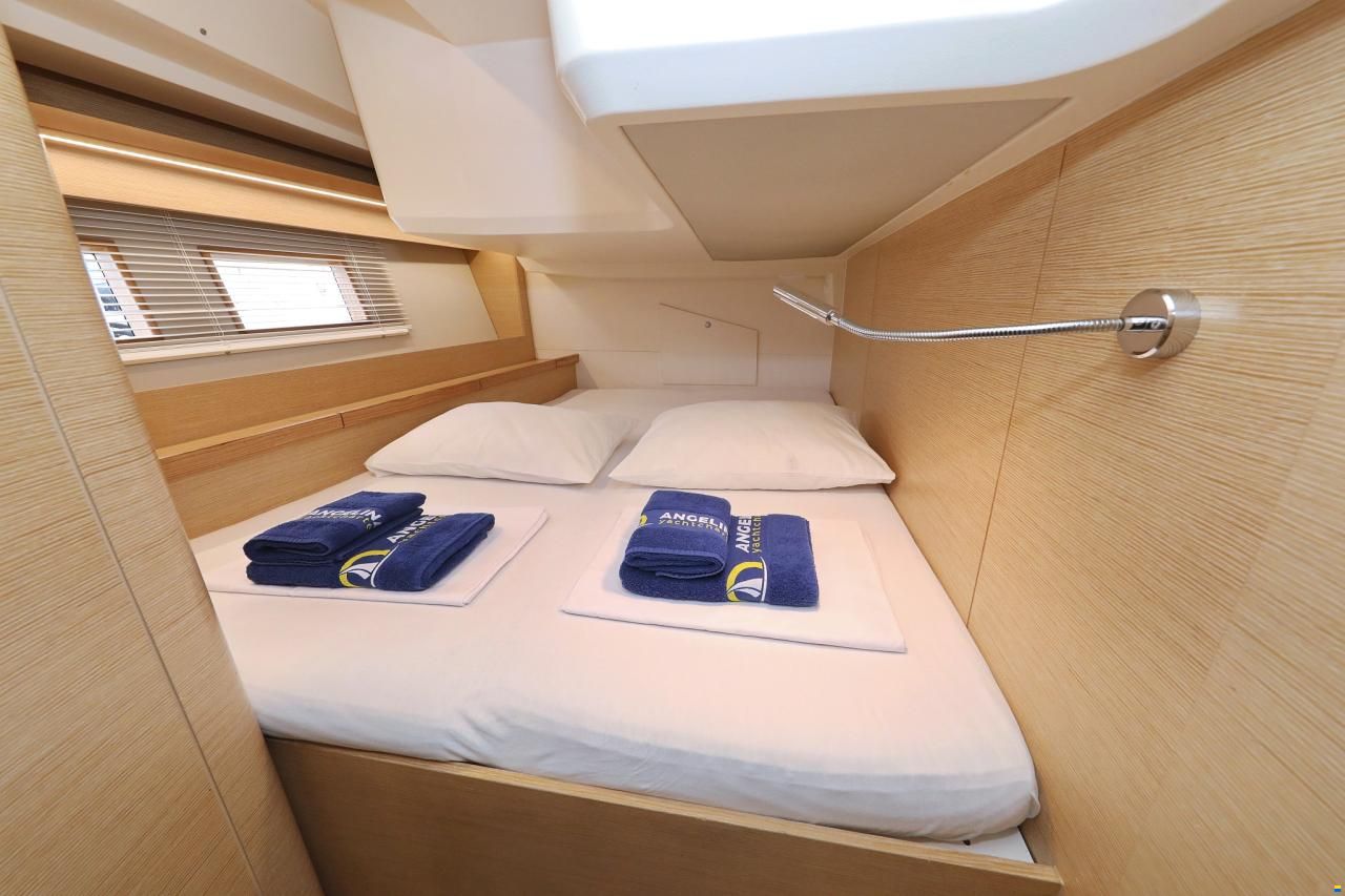 Hanse 548