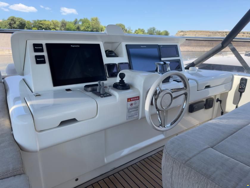 Monte Carlo Yachts MCY76